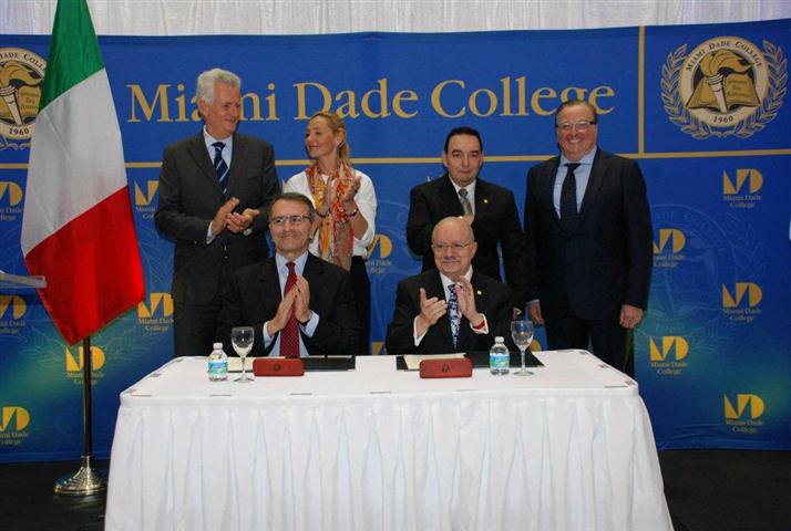 pictured left to right standing: Consul General of Italy Adolfo Barattolo, Tiina Eriksson (Gambero Rosso-VP International), Dr. Jose Vicente (MDC Wolfson Campus President) and Art Furia; seated: Paolo Cuccia (CEO-Gambero Rosso) and Dr. Eduardo Padron (President of MDC)